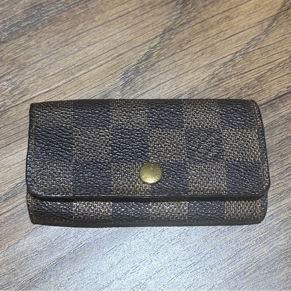 AUTHENTIC Louis Vuitton Damier Ebene Multicles 6 Key Holder.